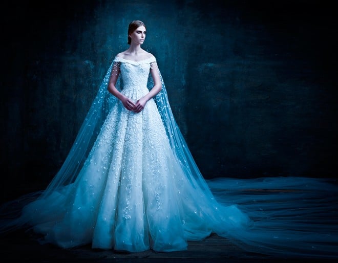 Chiếc váy cưới tuyệt đẹp 3D tạo nên sự huyền bí, mơ hồ nhưng vẫn rất đẹp.
